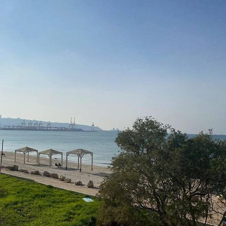 Cozy Apartment On The Beach Haifa Exterior photo