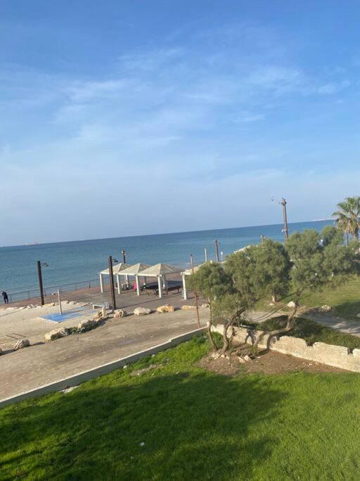 Cozy Apartment On The Beach Haifa Exterior photo