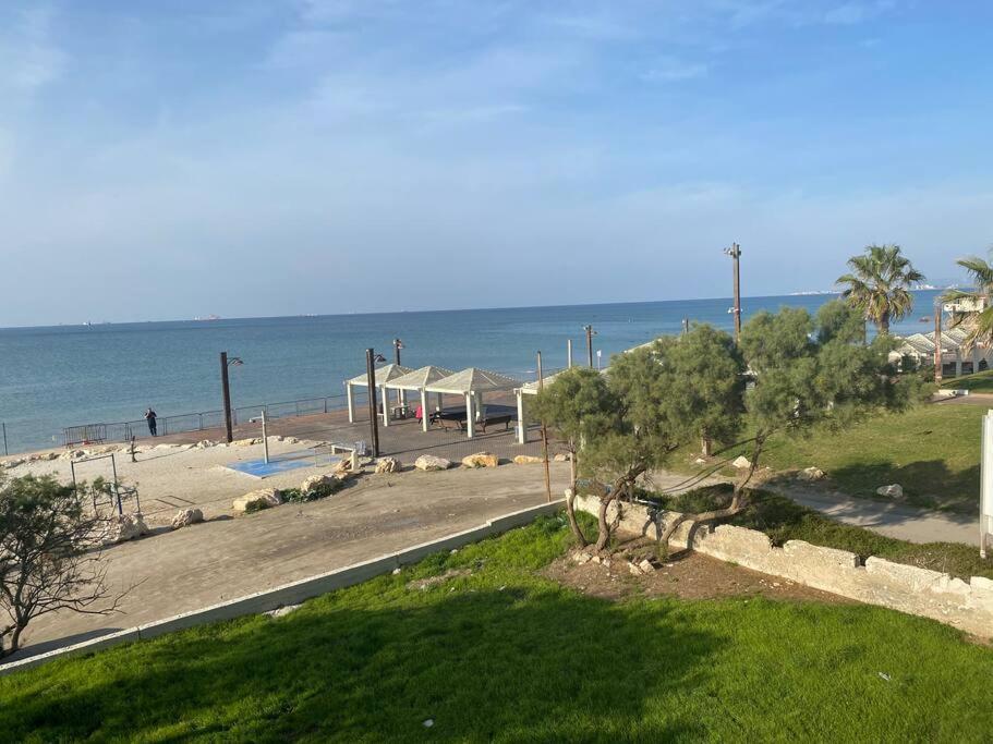 Cozy Apartment On The Beach Haifa Exterior photo
